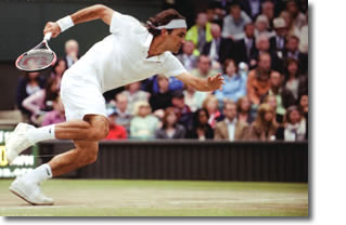 Roger Federer elegant in the chase on Centre Court